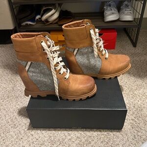 Sorel Brown and Gray Lace Up Boots